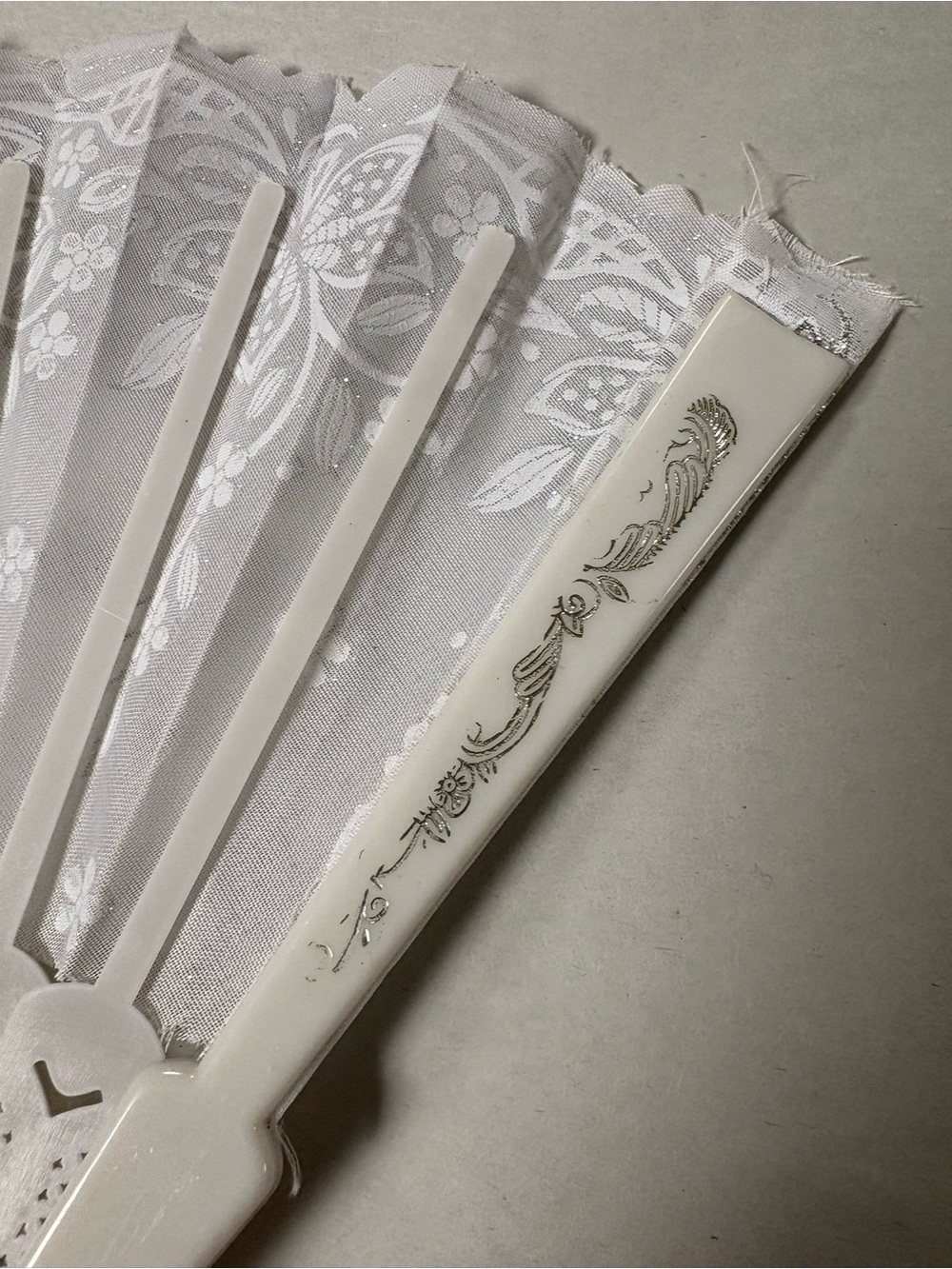White Lace Folding Hand Fan Floral Pattern Silver Glitter Wedding - Picture 10 of 10